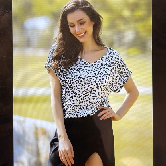 🆕LAST ONE ! 🔥Leopard short sleeve Top 💕 NWT - Picture 4 of 4